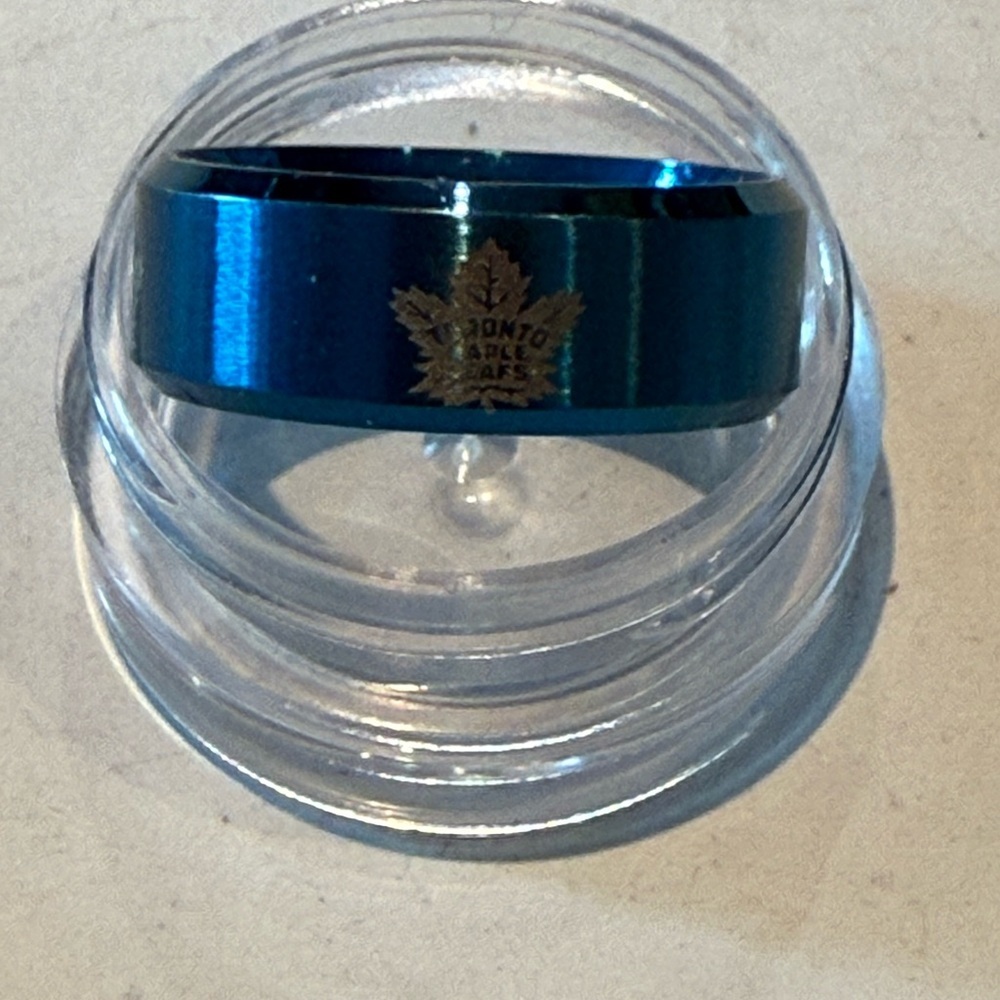 Toronto Maple Leafs rings (sizes: 7, 8, 12)